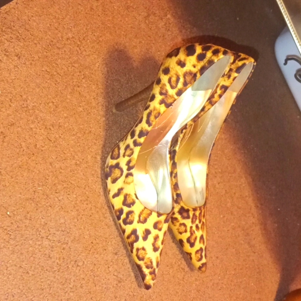Pre-loved GUESS Pumps